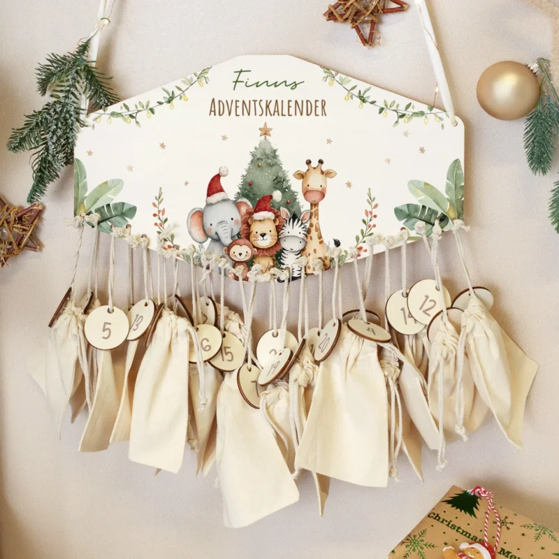 Personalisierter Adventskalender aus Holz mit Druckmotiv & Namen - Safari Weihnachten GRAVURZEILE