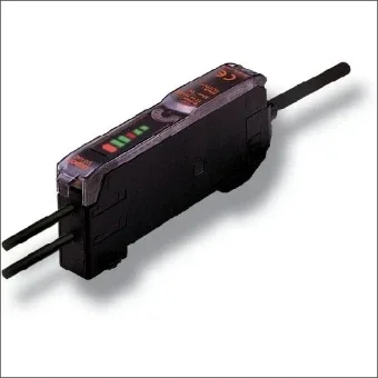 OMRON E3X 7002A Lichtgeleidersensor / lichtgeleiderversterker