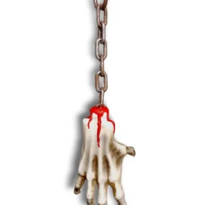Main ensanglantée suspendue pour Halloween avec chaîne rouillée